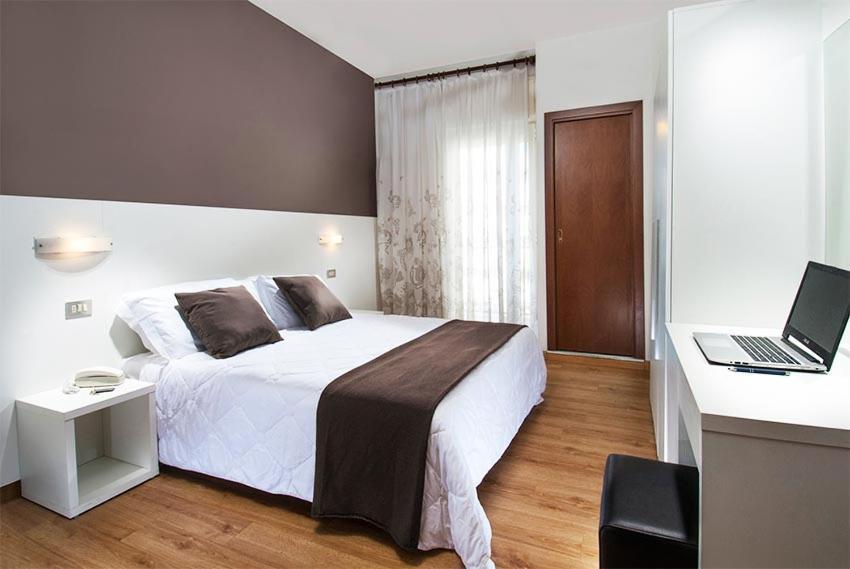 Hotel Niagara Cattolica Luaran gambar